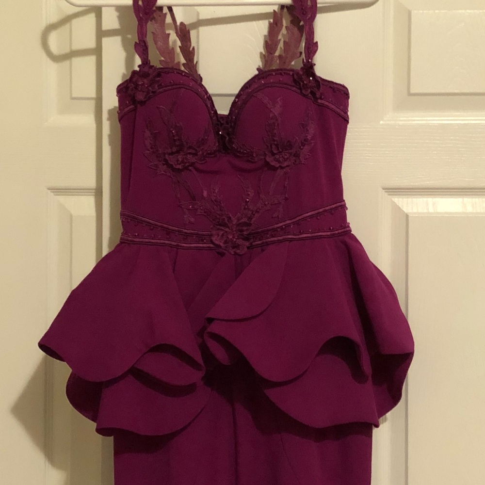 Dresses - Picture 4 of 6